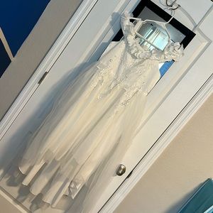 White girls dress for First Communion, Flower girl, etc.. It’s a high low dress.